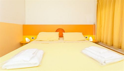 Hotel Rainbow Палермо Экстерьер фото