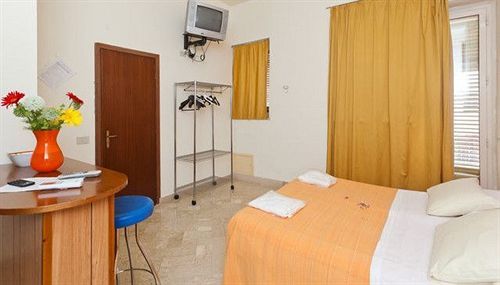 Hotel Rainbow Палермо Экстерьер фото